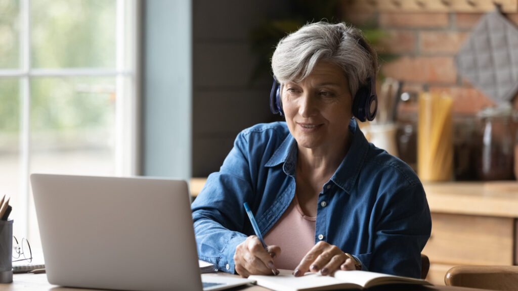 Older woman learns how to apply for a reverse mortgage